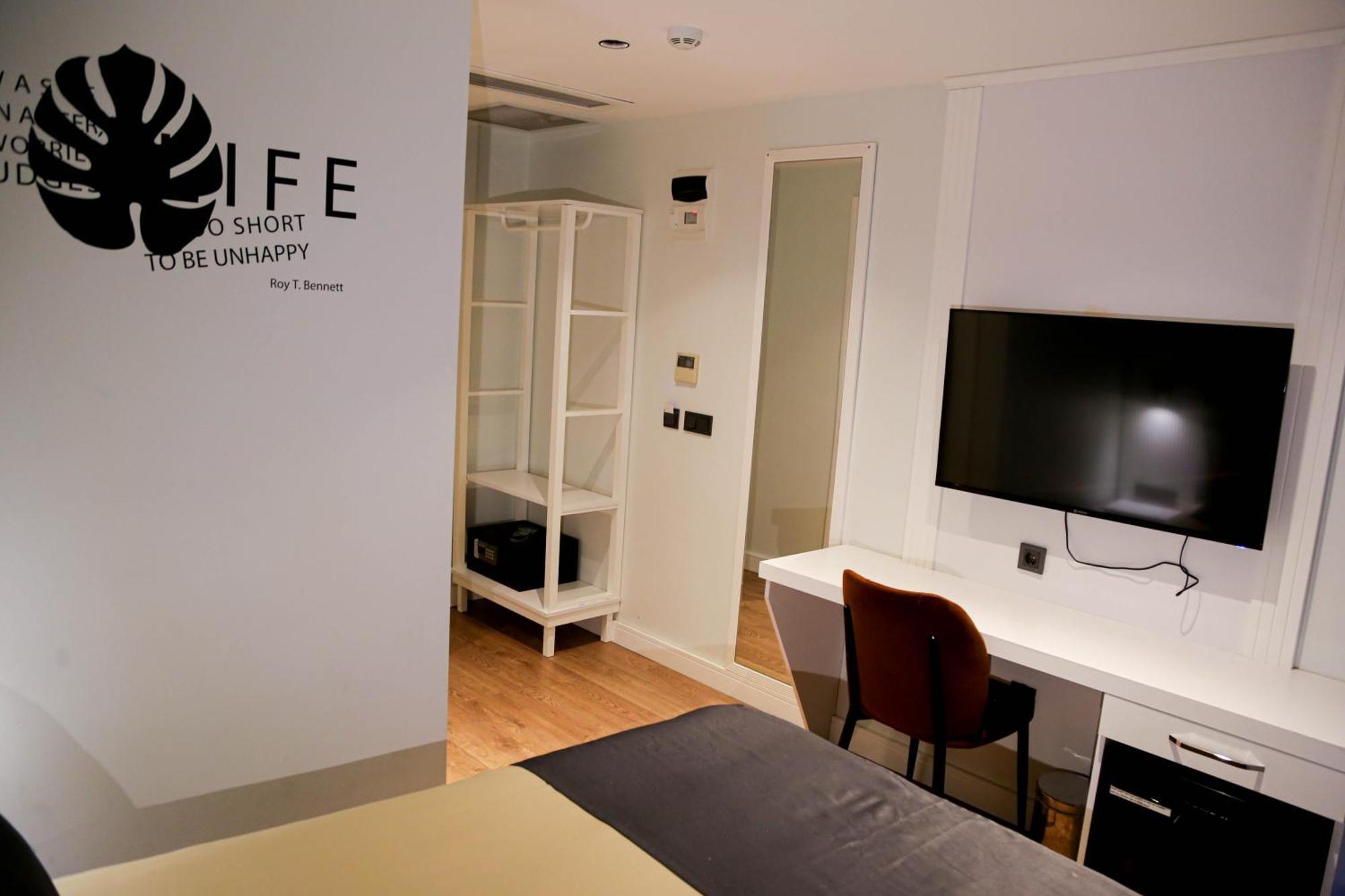 Axu Airport Hotel Arnavutkoy Luaran gambar A room at the hotel